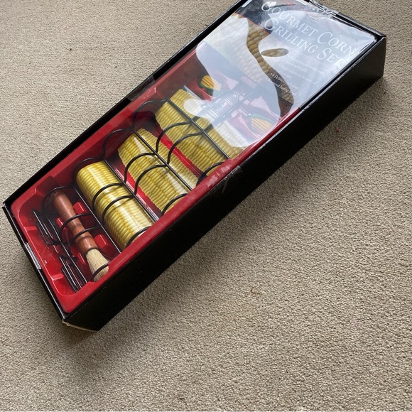 Gourmet corn grilling set with corn basket, corn holders, basting brush - Picture 4 of 9